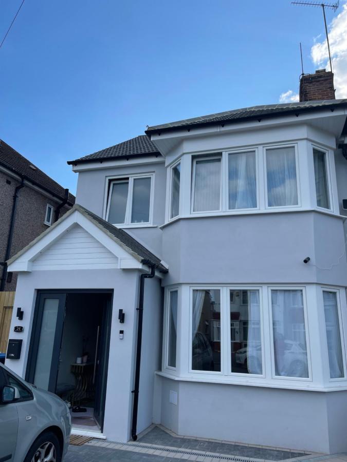 Modern Huge Double Room With Private Bathroom In Colindale Edgware Bagian luar foto