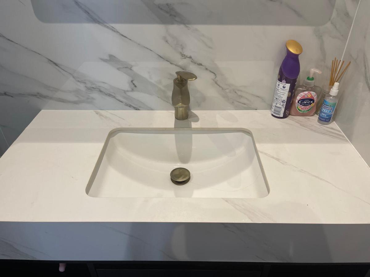 Modern Huge Double Room With Private Bathroom In Colindale Edgware Bagian luar foto
