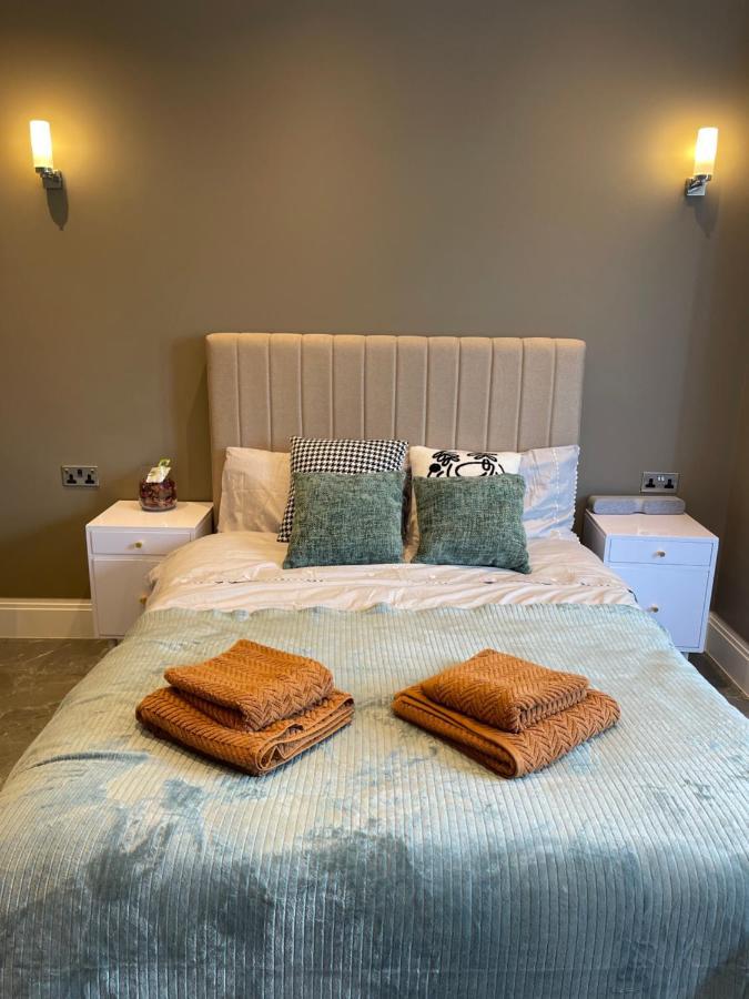Modern Huge Double Room With Private Bathroom In Colindale Edgware Bagian luar foto