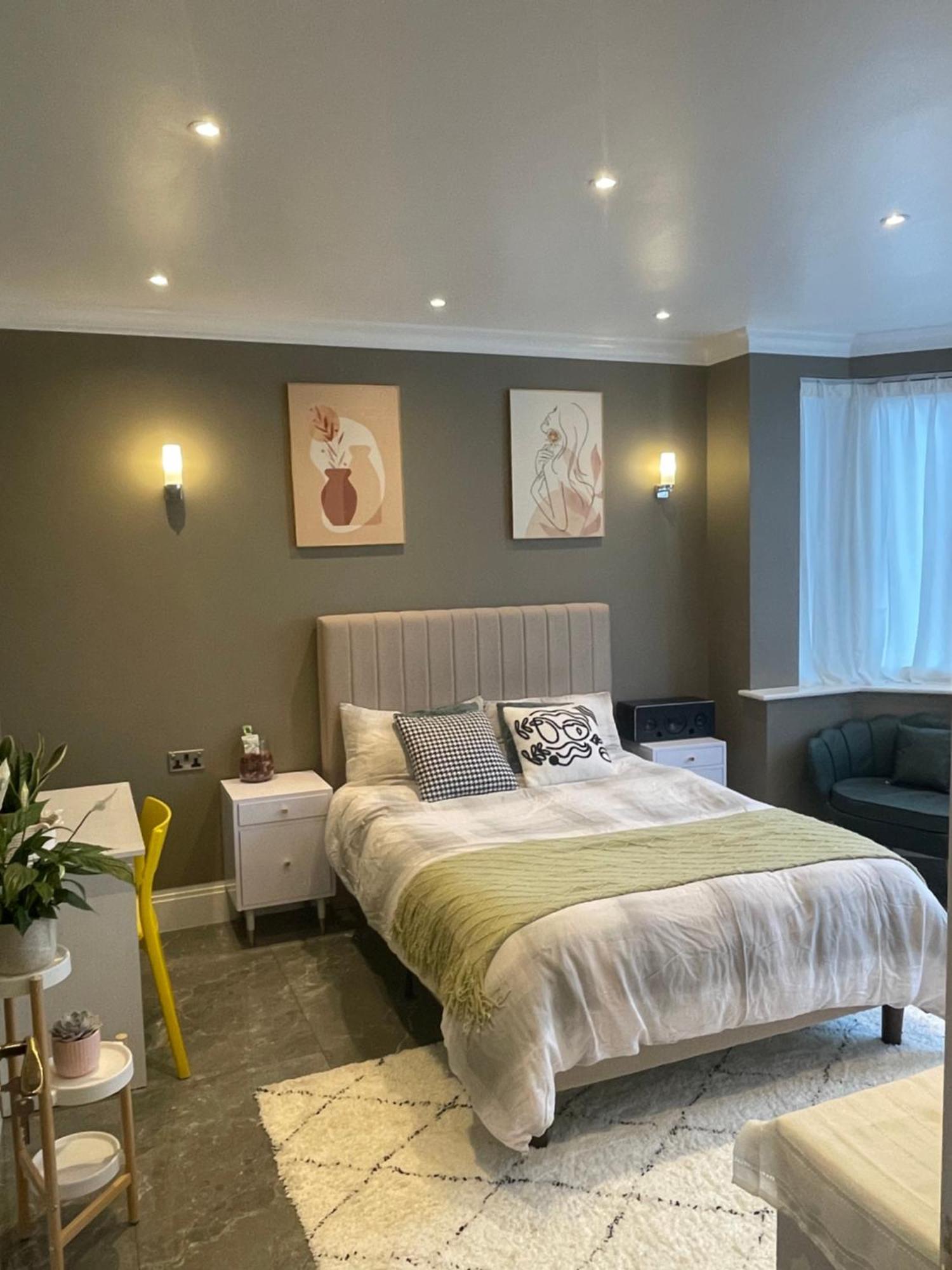 Modern Huge Double Room With Private Bathroom In Colindale Edgware Bagian luar foto