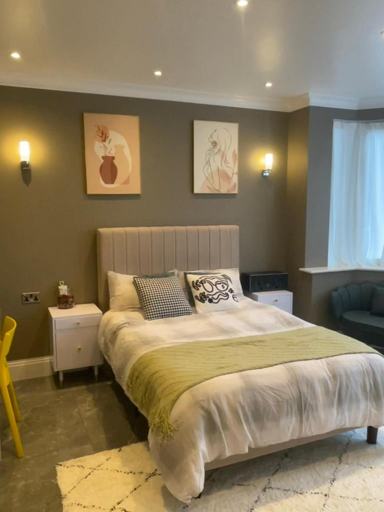 Modern Huge Double Room With Private Bathroom In Colindale Edgware Bagian luar foto
