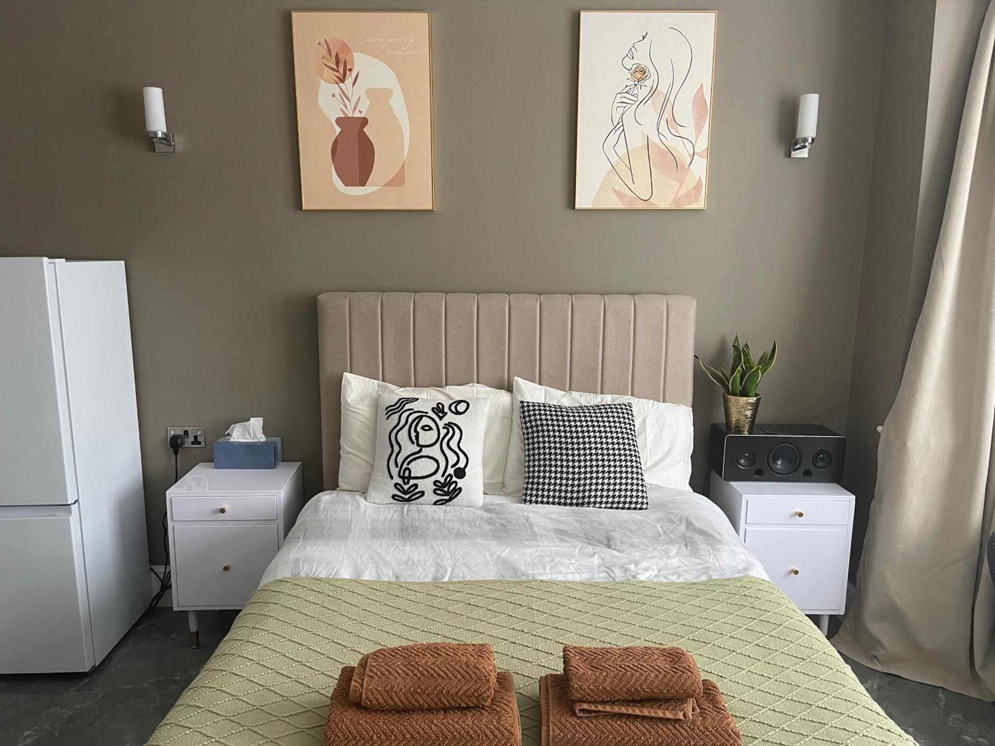Modern Huge Double Room With Private Bathroom In Colindale Edgware Bagian luar foto